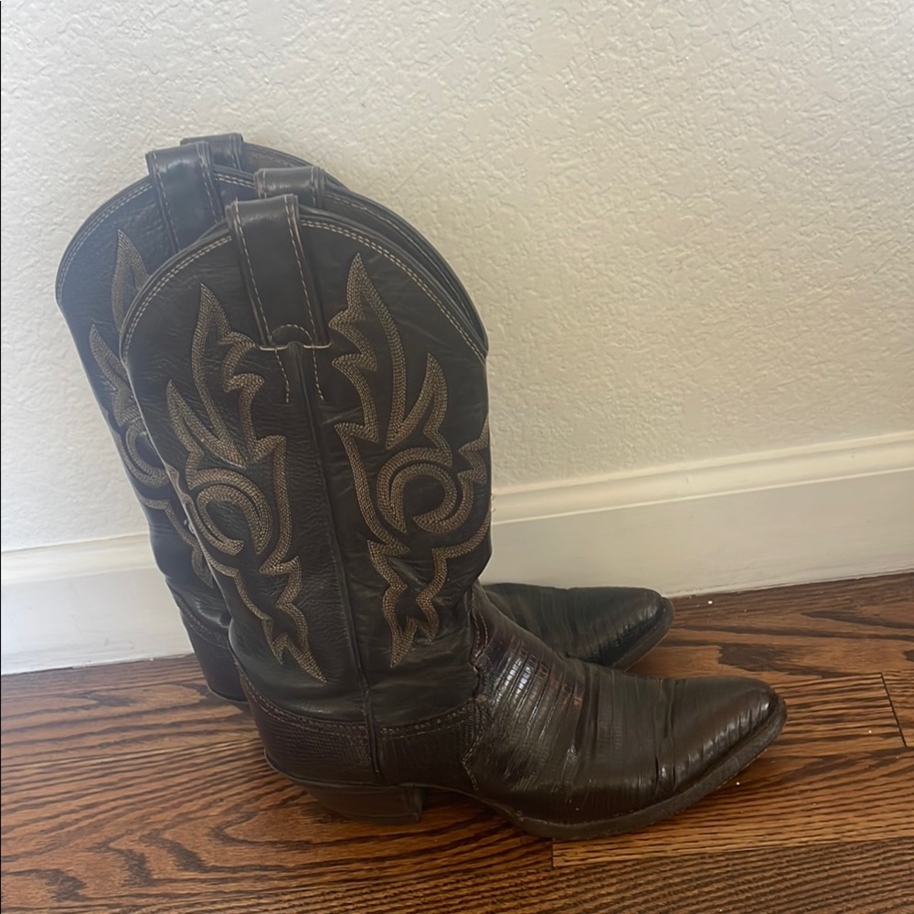 Justin Boots Brown Cowboy Western Boots with Decorative Stitching
